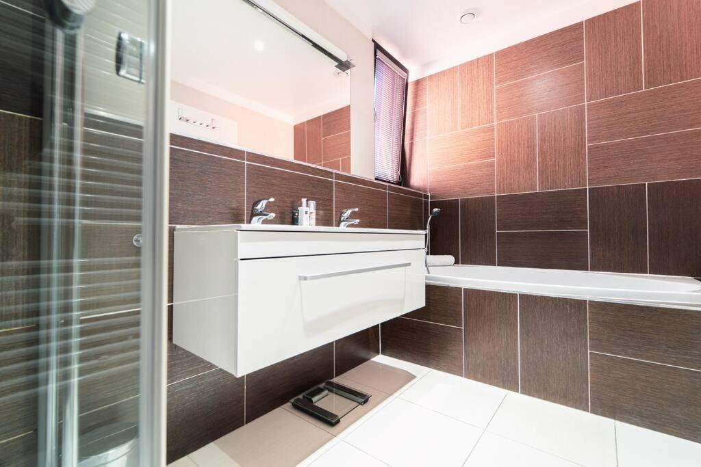 Prague Marina River View Apartment Close To City Centre Free Parking Esterno foto
