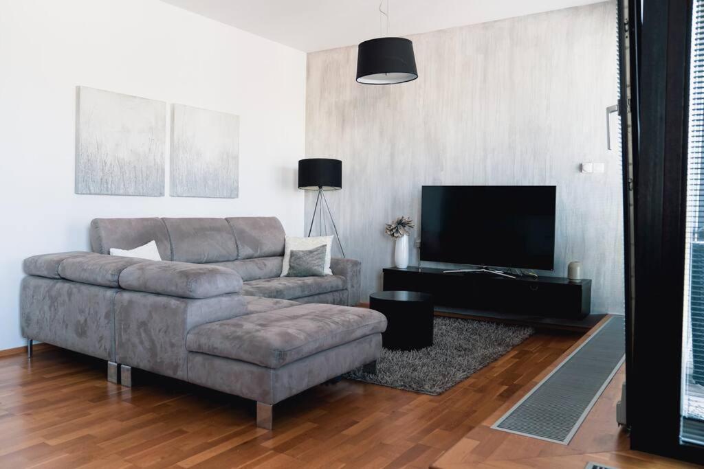 Prague Marina River View Apartment Close To City Centre Free Parking Esterno foto