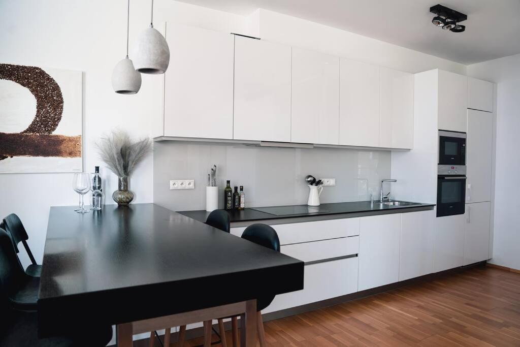 Prague Marina River View Apartment Close To City Centre Free Parking Esterno foto
