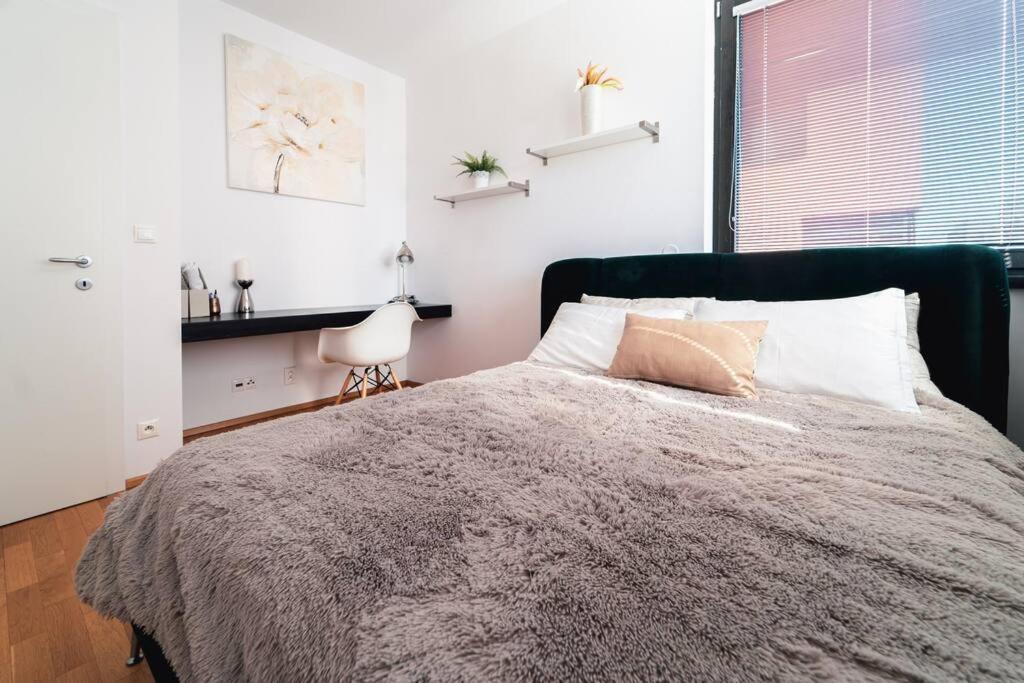 Prague Marina River View Apartment Close To City Centre Free Parking Esterno foto