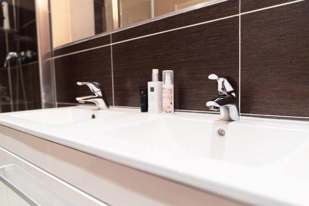 Prague Marina River View Apartment Close To City Centre Free Parking Esterno foto