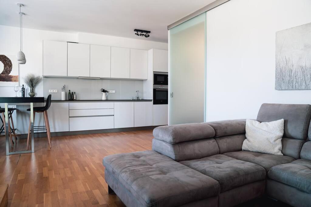 Prague Marina River View Apartment Close To City Centre Free Parking Esterno foto